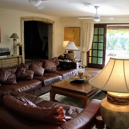 Provencal 7-Bedroom Villa In Antibes Juan Les Pins Антіб