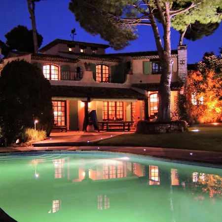 Provencal 7-Bedroom Villa In Antibes Juan Les Pins Антіб